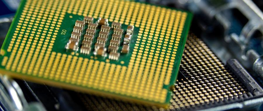 英伟达把7个机架装进集装箱 14天交付AI工厂
英伟达周三发布了一个新产品：DS