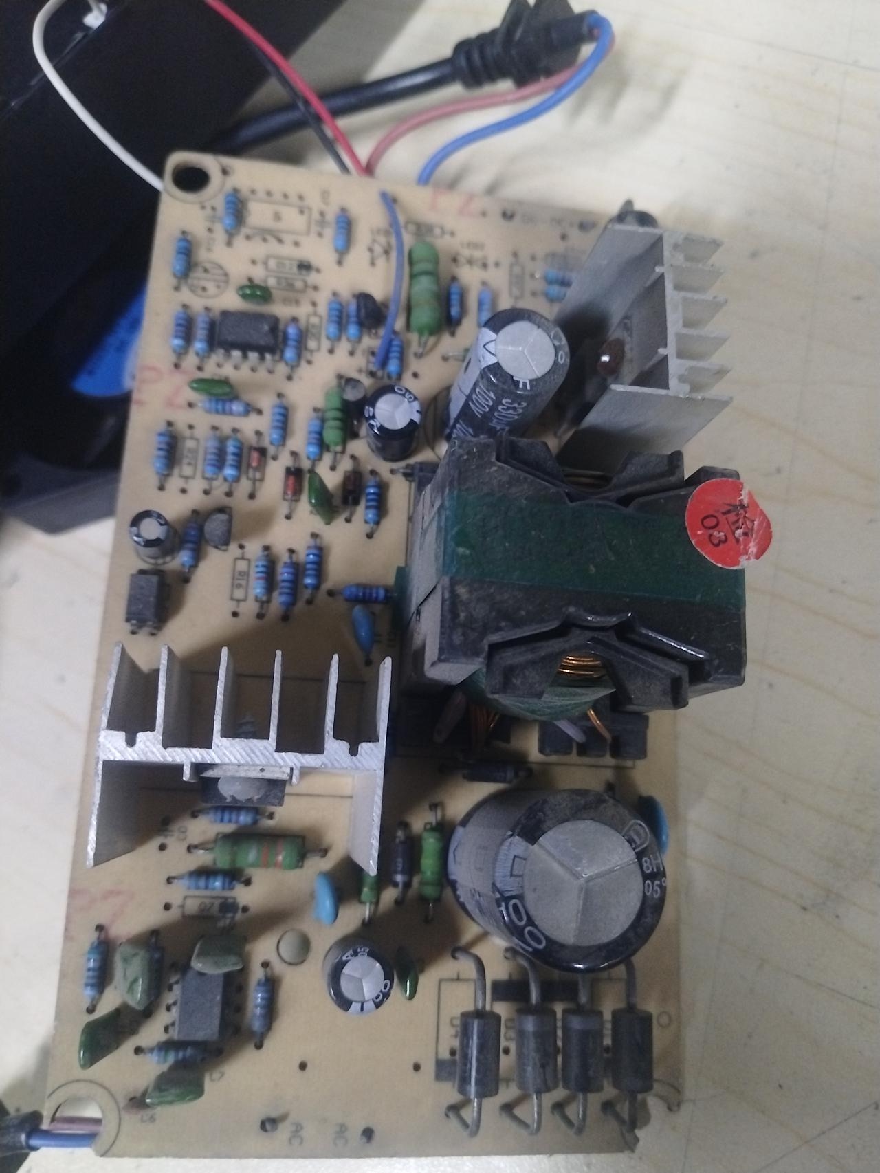 3500元一月能招一个熟练修各种各样的电路板水电工吗？厂里面很多设备带电路板的，