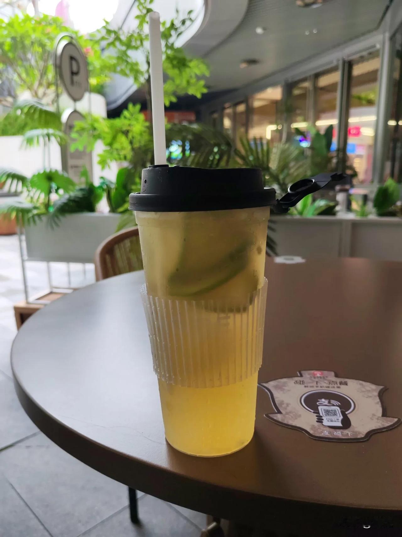 以前不喜欢喝奶茶或者果茶，但是随着年龄的增长，发现日子越来越无趣，尤其是放假的时