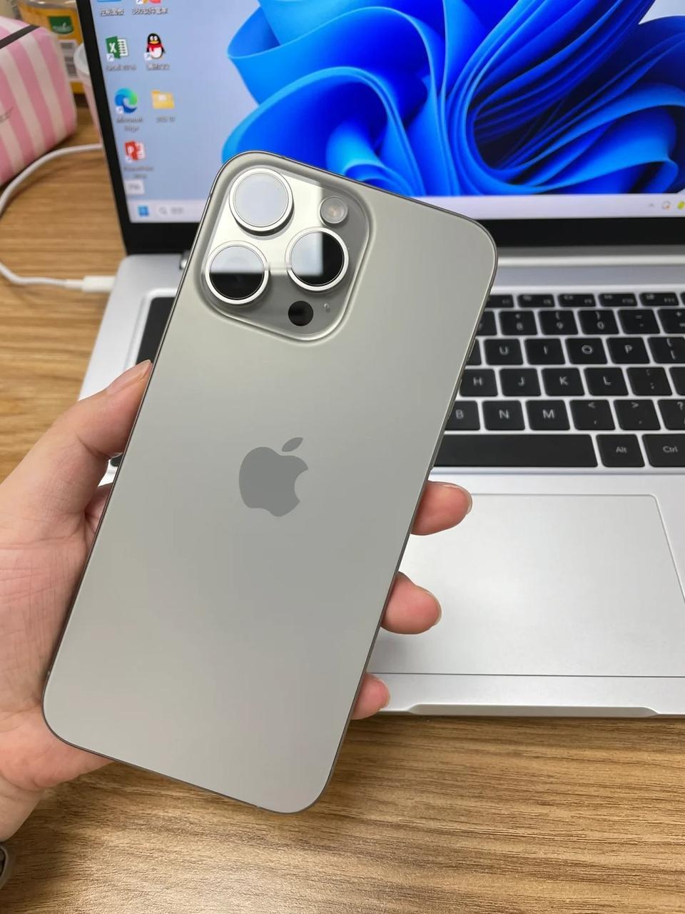 今年过年回去带iPhone 15 Pro Max还有面子吗？还是要华为Mate6