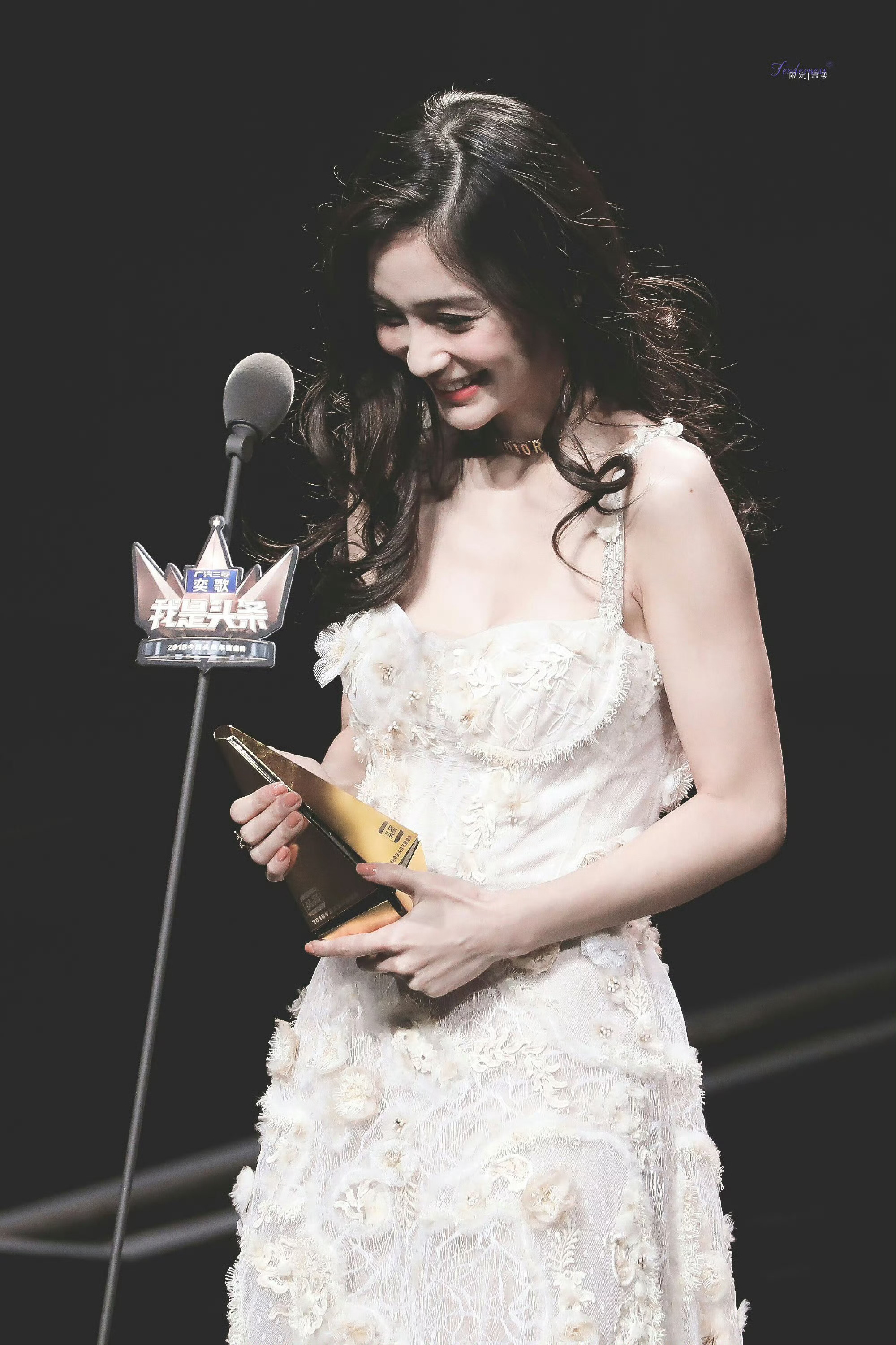 angelababy angelababy “你是海浪的呼吸，也是我心底不灭的回