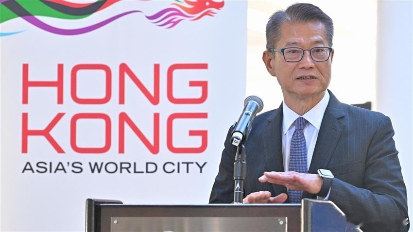 港商原创 【陈茂波：对香港今年新股市场续有信心】港股正在瑞士达沃斯出席世界经济论