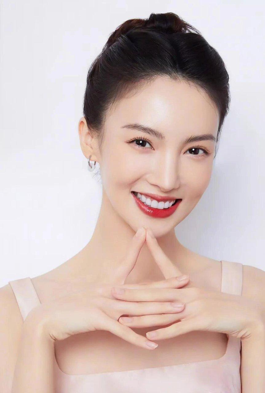 金晨在国外报培训班这事，
给那些想出国镀金的人提了个醒，
要想真的有所提升，就得