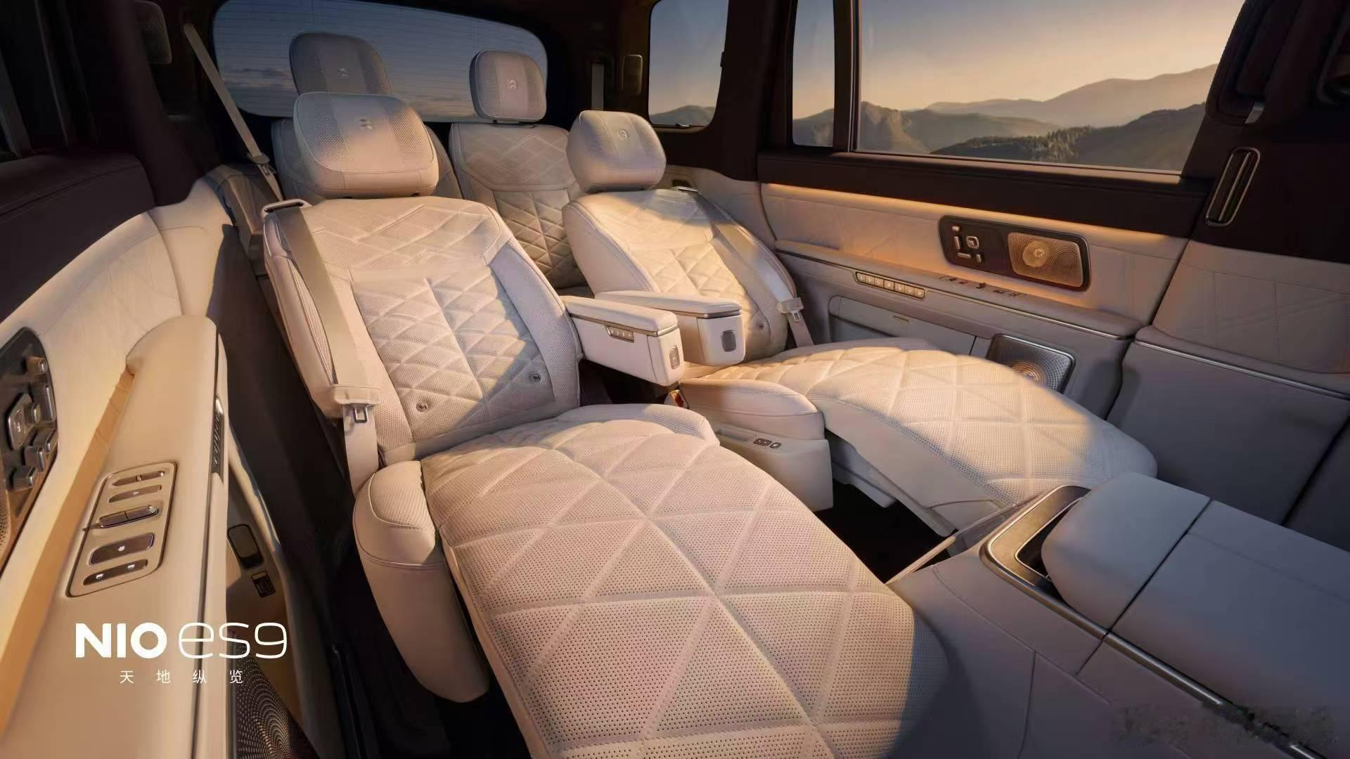 至今我也没摸过ES9过道版真车，也是白忙活了。今天终于开启交付了，这二三排成床实