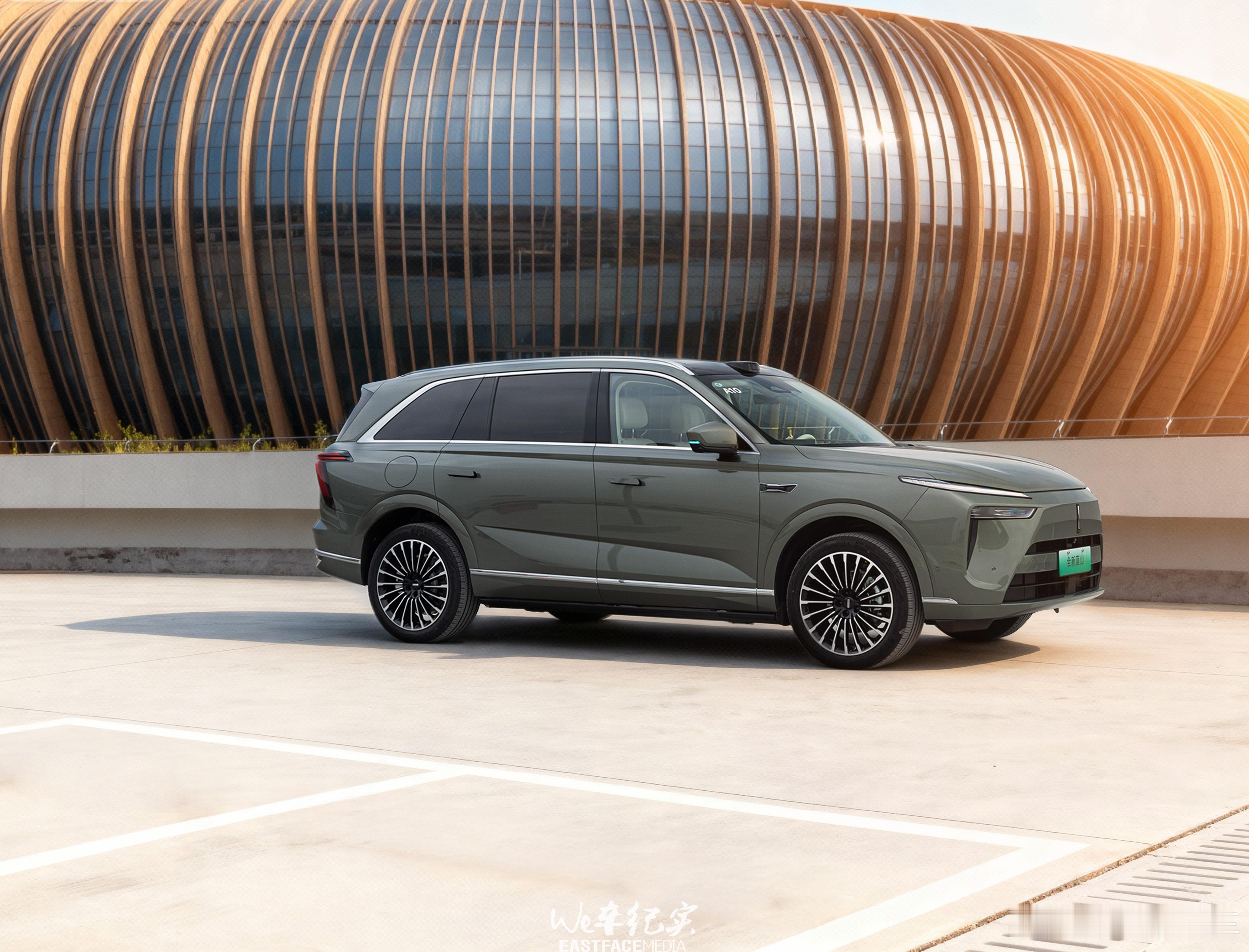 在去年，魏牌蓝山智驾版给我最深的印象就是它的“不服跑个分”，智能座舱的成绩遥遥领