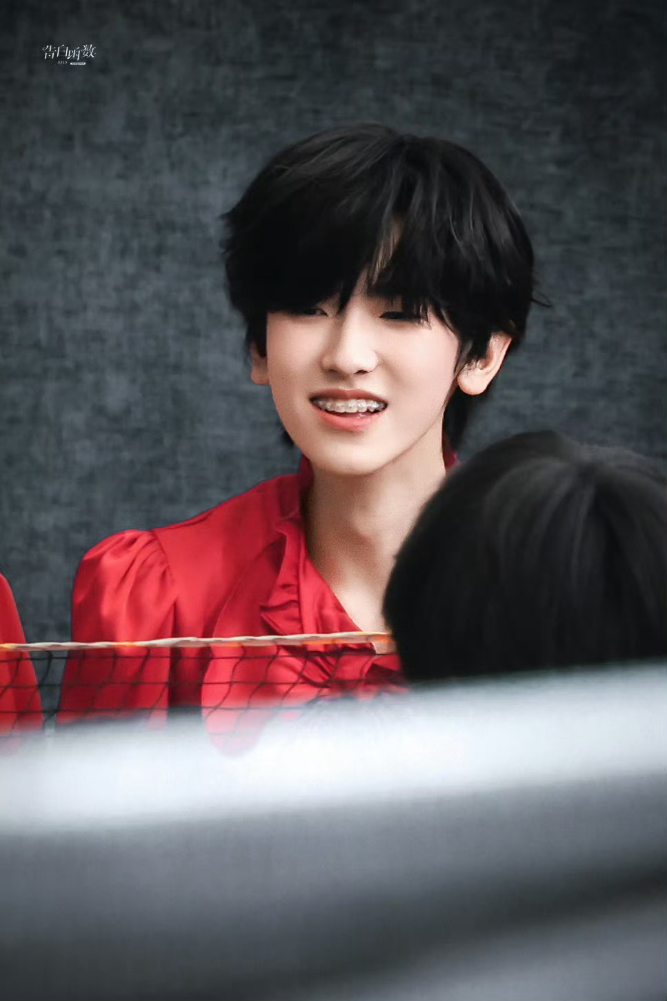 左奇函红衣梦回早期左奇函红衣这个笑容太萌了直接梦回早期 左奇函红衣路透