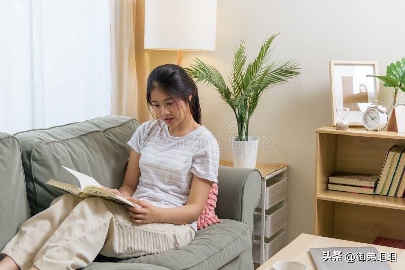 读书的最大意义，是让你成为一个更清醒、更自由、更完整的人。
它打破信息茧房，校准