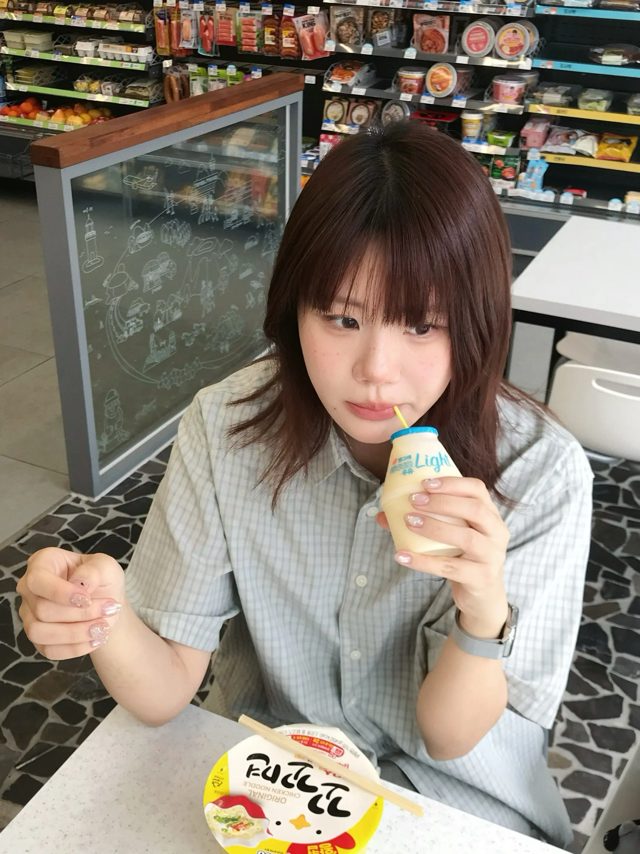 泡面日！(⌒-⌒; )进食一些人类猫条。如果人开心的时候也像小猫一样打...
