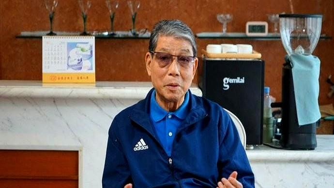 上海U20被广东17脚射门踢懵，老帅徐根宝赛后一句“年轻人得交学费”被顶上热搜。