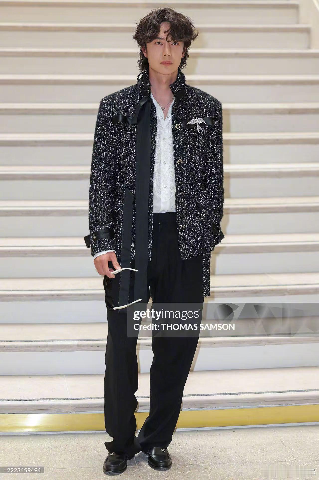 王一博今日香奈儿大秀外网生图王一博卷毛王子 ​​​