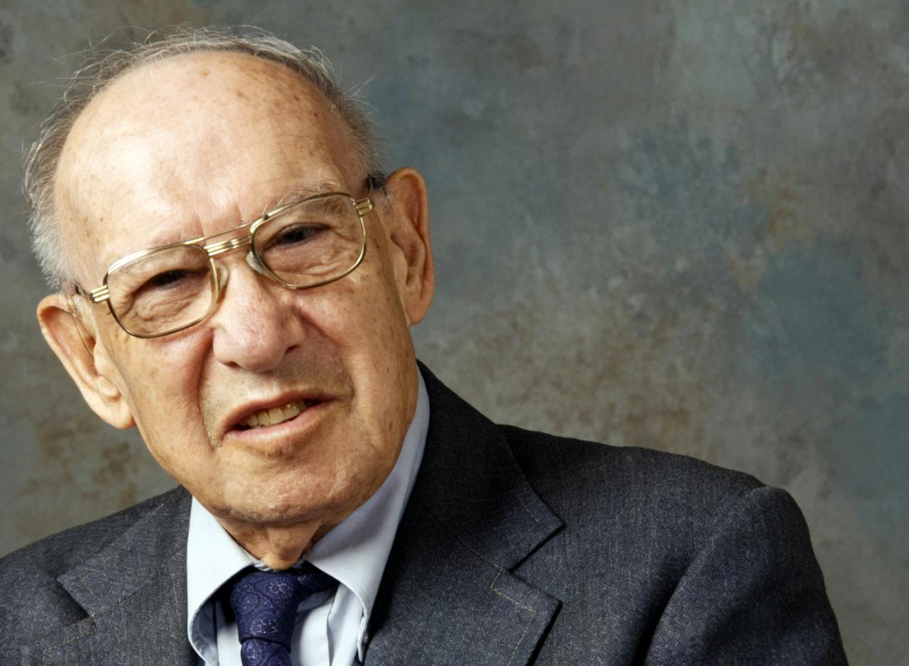 管好医院靠什么？六条德鲁克黄金原则
 
一、医院内部只有成本，成果在患者身上。