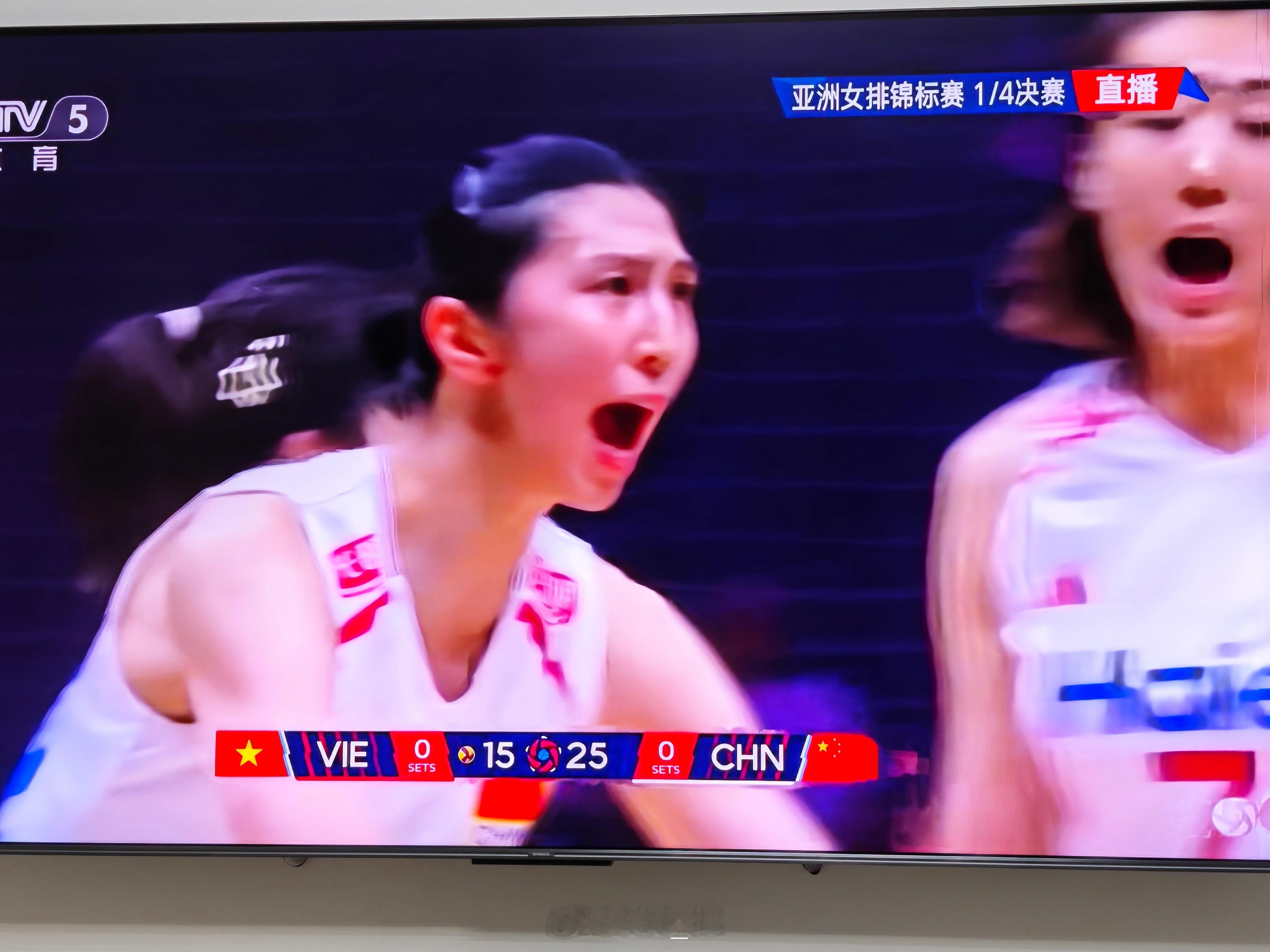 中国25-15拿下第一局，1:0越南，加油！中国女排vs越南女排 ​​​