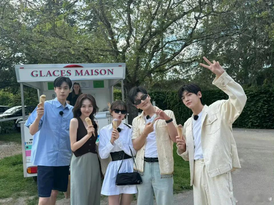 《中餐厅8》摊上事了，被指区别对待，网友直呼太离谱 ​​​