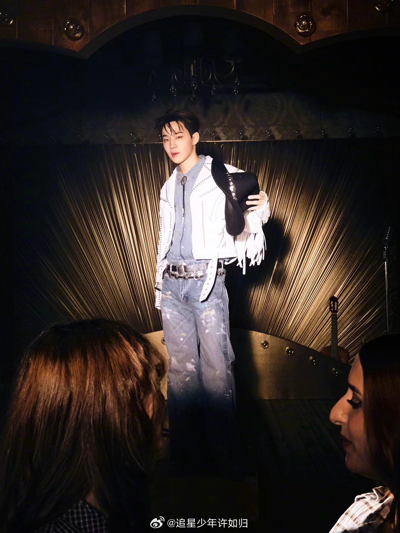 刘宪华发布新歌MV刘宪华新歌ENJOYTHESHOW 他在这首歌里的演唱状态很放