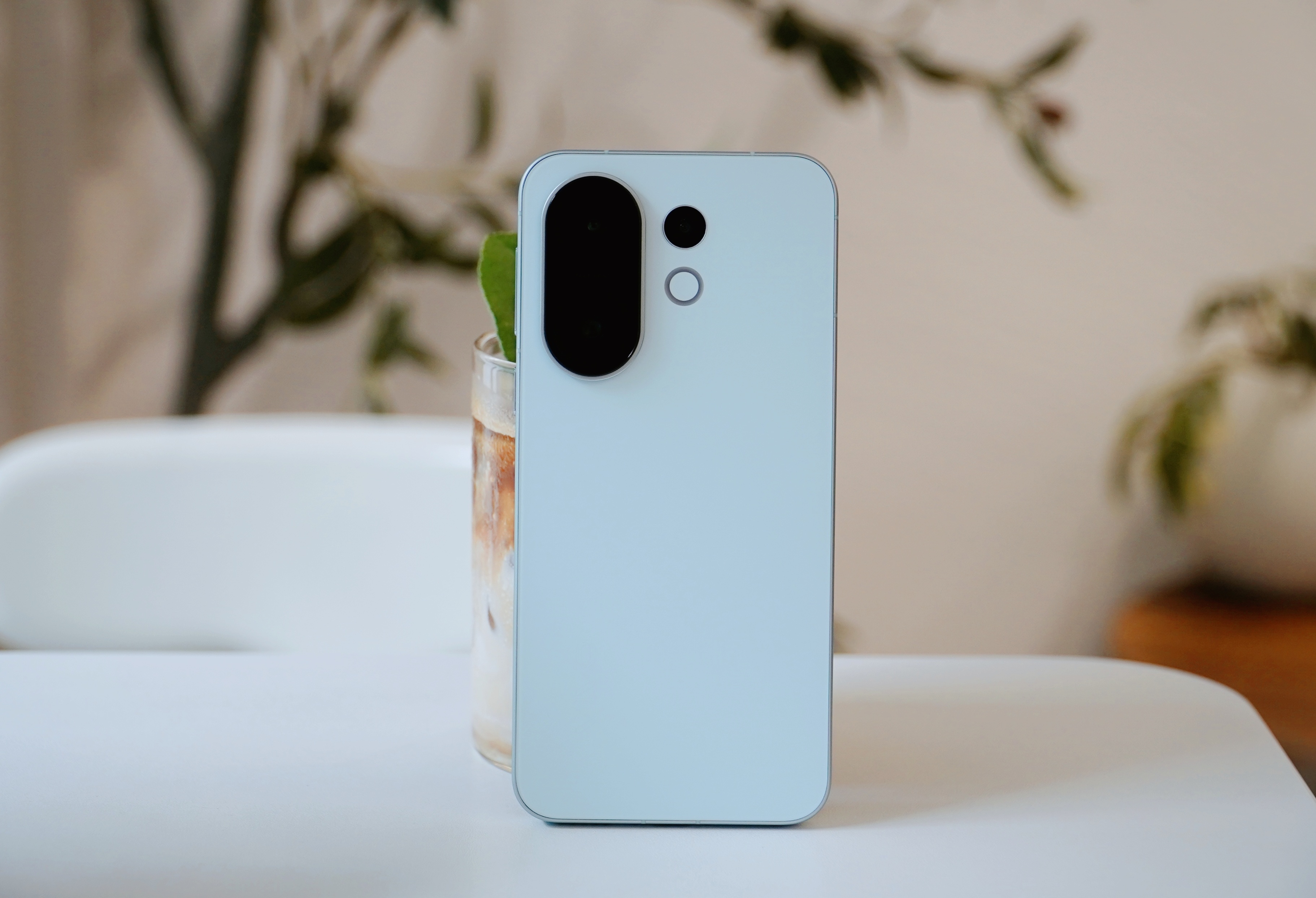 vivo S30 Pro mini薄荷青真机上手图：6.31英寸的小屏和186克