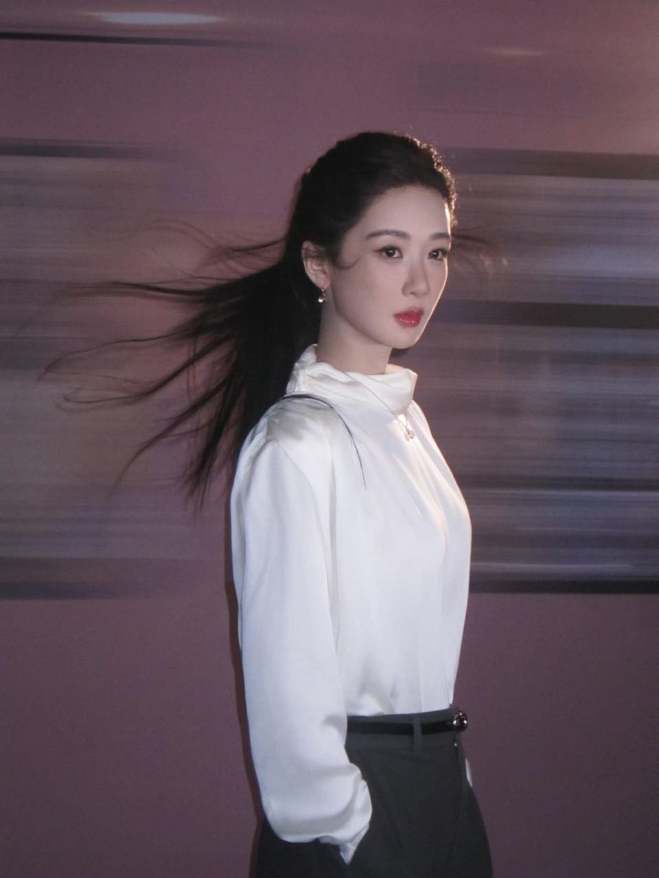杨紫杨紫董竹君yz杨紫玉兰花开君再来低头赶路，敬事如仪，自知自心，其路则明。