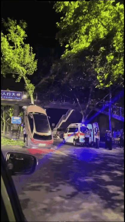 车技是一流的，保住了小命，就像车辆出事故开上匝道一个样。