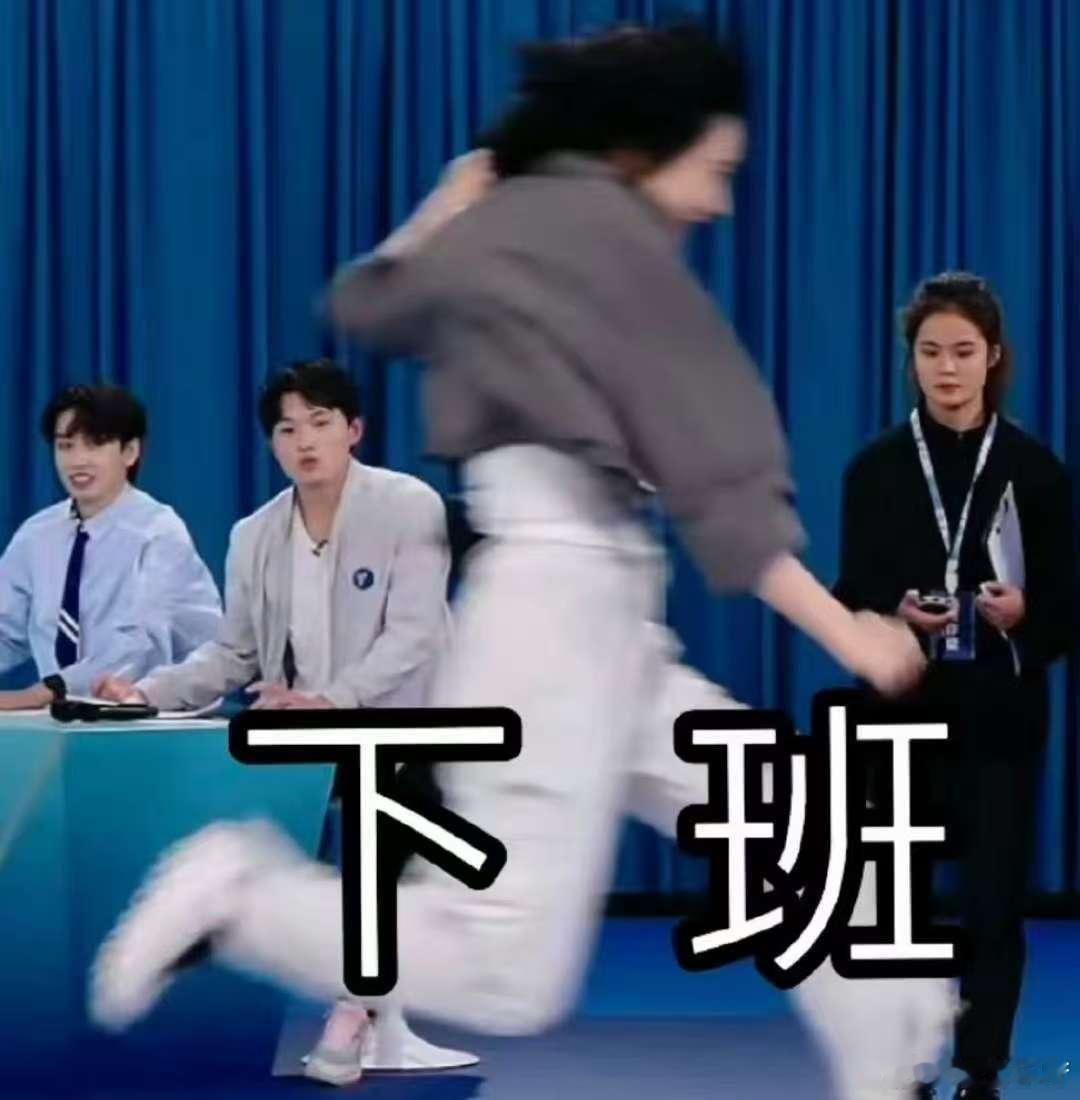 尚雯婕尚雯婕躲路人藏进高铁站洗手间谁能想到舞台霸气的尚雯婕，私下躲高铁站厕所避路