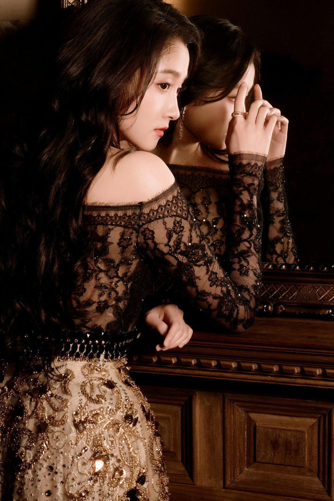 关晓彤脸变小了。 