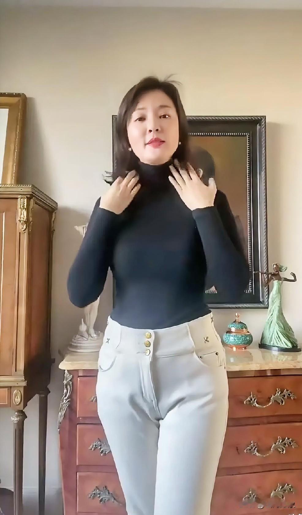 最美主持人刘芳菲穿搭，我敢说第一，没人敢说第二。