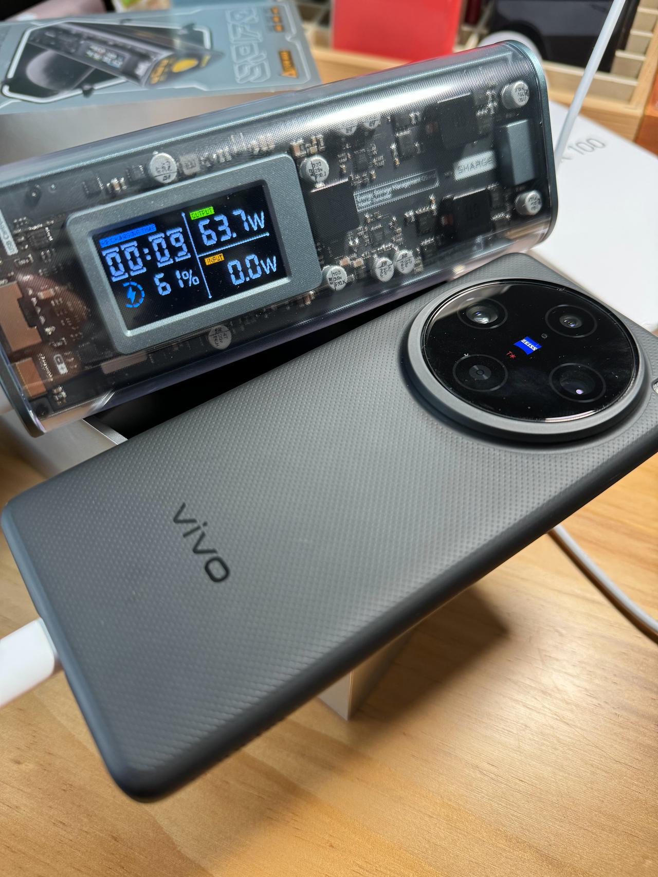 闪极的这个移动电源可以啊…给 vivo 的私有协议都激发出来了，前面一度干到 8