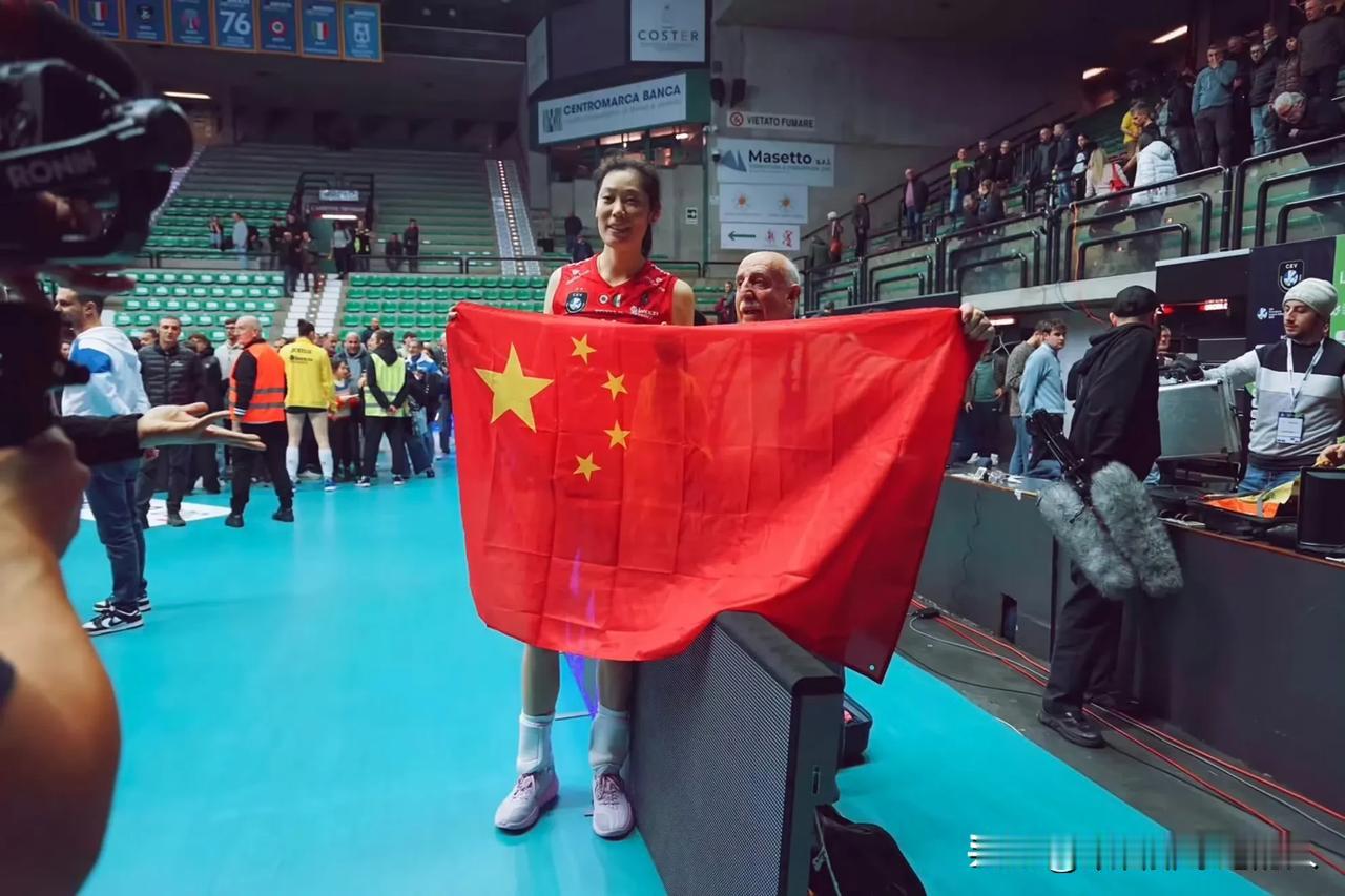 ❤️🖤 欧冠小组赛第4场，科内利亚诺3-0轻取普罗夫迪夫
本场比赛朱婷发挥平稳