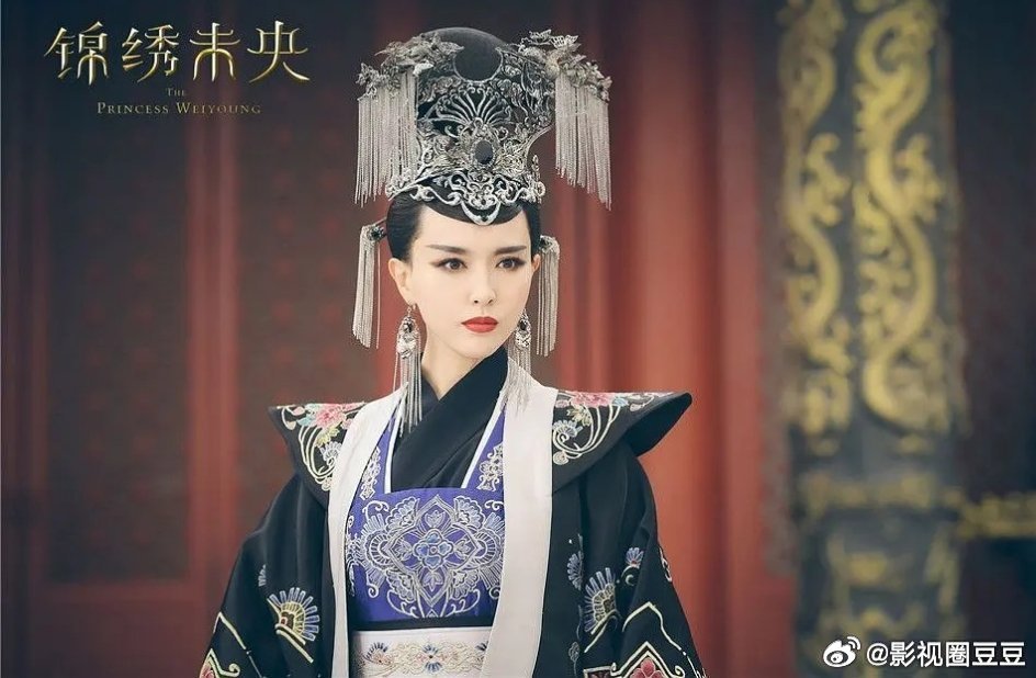 杨幂唐嫣又撞角色了 只知道唐嫣《何以笙箫默》是大爆剧唐嫣《锦绣未央》也是大爆剧唐