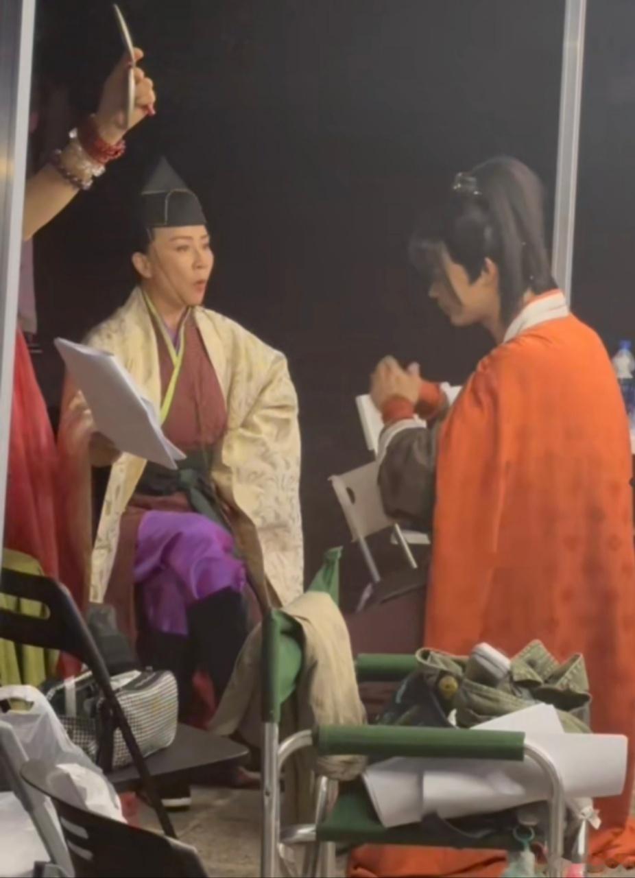 柯淳也是和刘嘉玲演上笑傲江湖了一路繁花2 柯淳也与刘嘉玲在《一路繁花2》合作，被