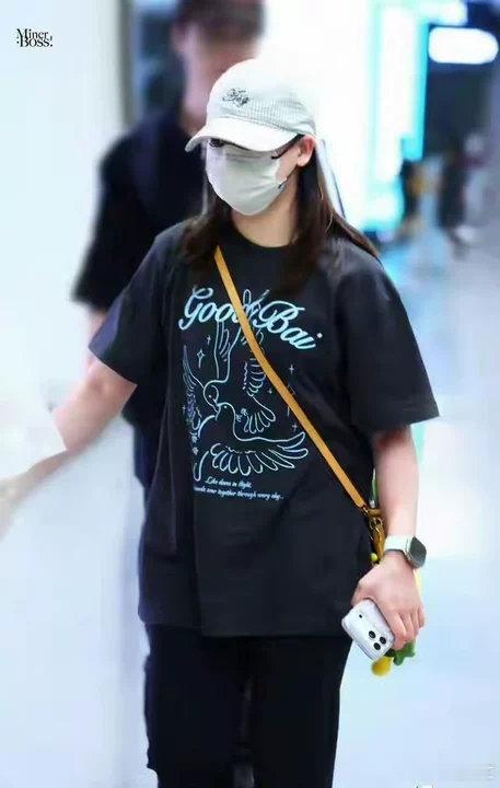 全红婵与黄子韬妈妈合照全红婵与黄子韬妈妈合照了！全红婵与黄子韬家人合照高高的那个