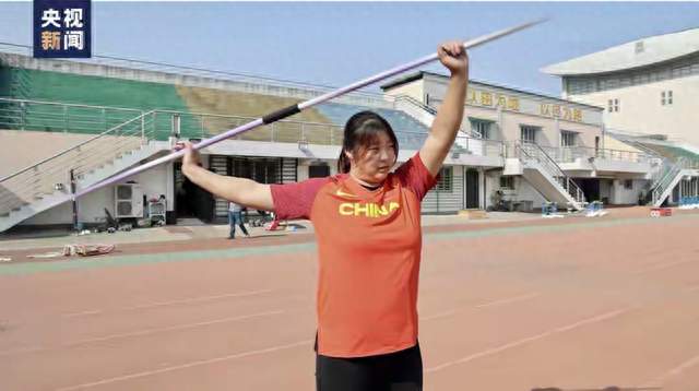 亚运会18岁中国选手一次出手就刷新记录夺冠