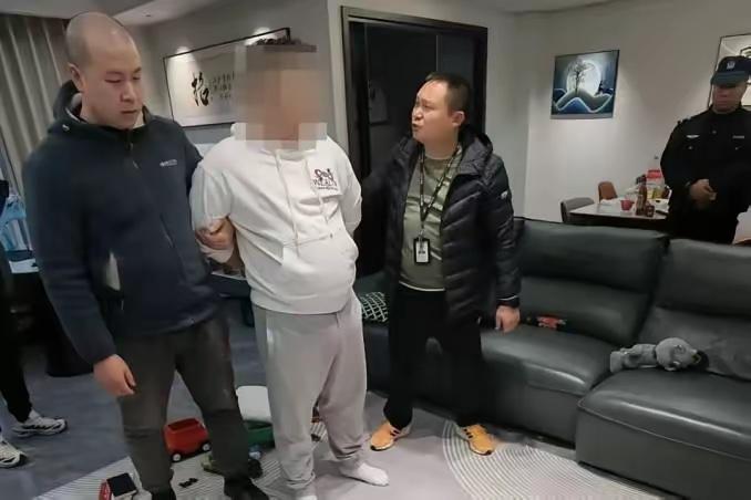 福建这回动真格了，上千人栽在“六合彩”上，头家、收码的、买码的，一锅端。先看看这