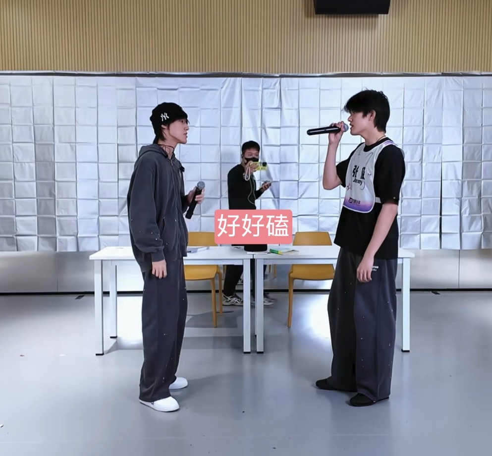 工作人员巡拍家产ing 