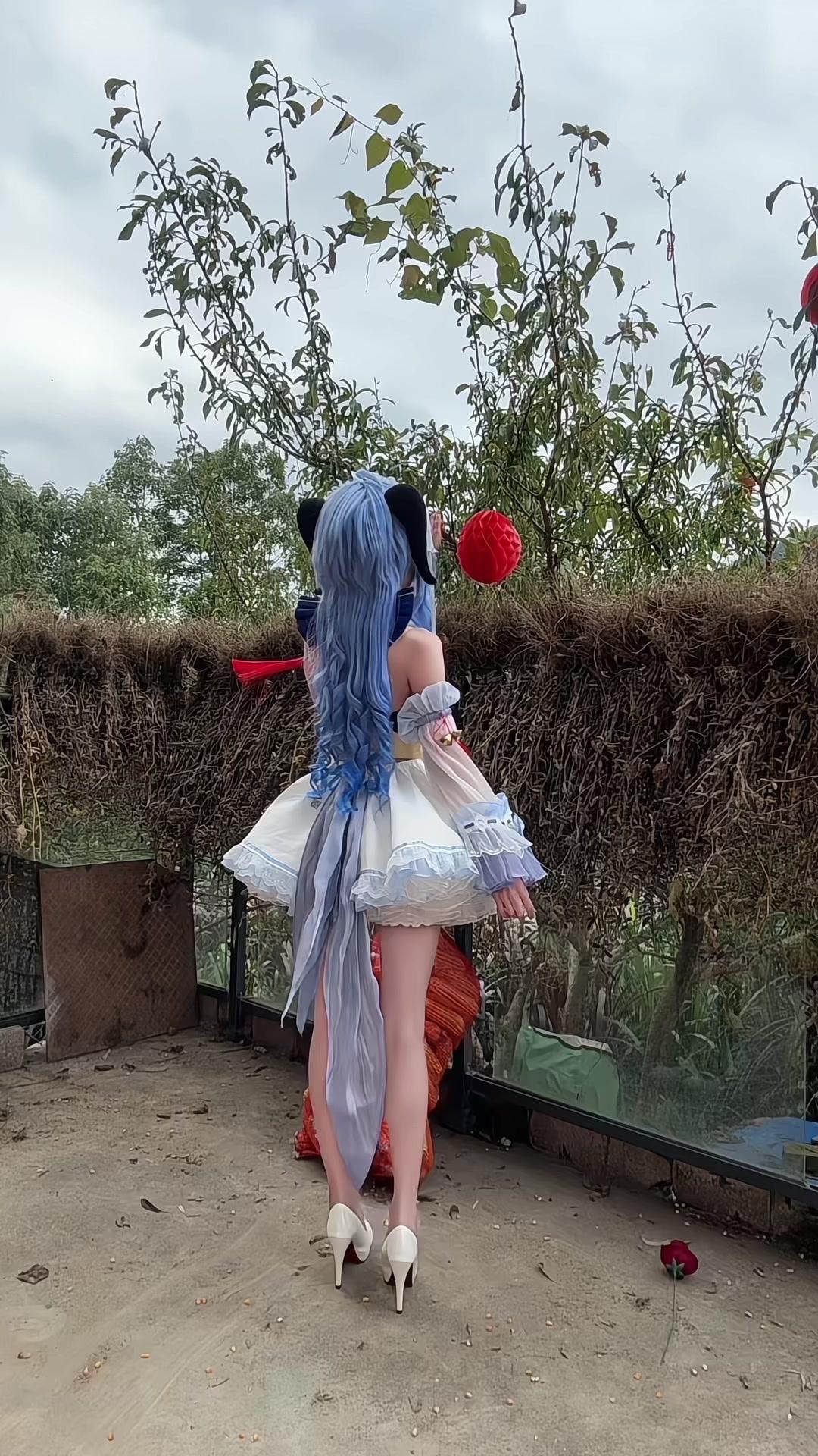 甘雨女仆cos感绝了！今天试了甘雨+女仆的混搭cos，意外地和谐～
🎀先搞定发