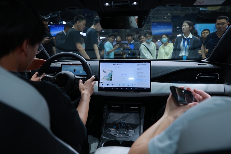 #日媒感慨中外车企软件更新次数#【日媒感慨：中国车企一年更新软件200次，开创者