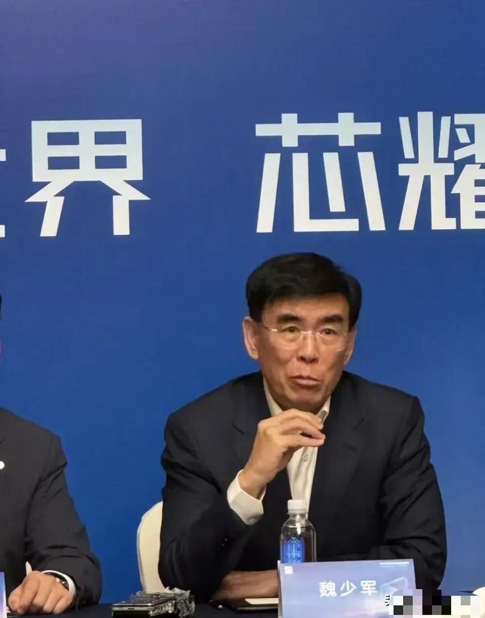 阿斯麦、台积电、英伟达都没想到，他们今晚又该集体失眠了！这次不是华为用韬定律颠覆