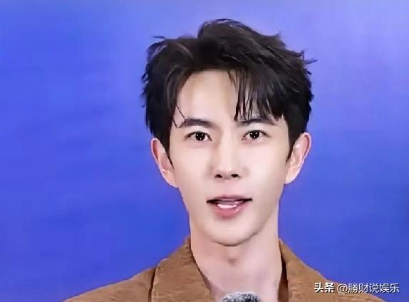 于朦胧的突然离世如同一记重锤，敲得人心碎不已。年仅37岁，本应是演艺生涯中更为绚