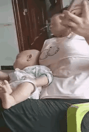 这种事情
宝妈感受颇深吧
被男宝宝小水枪戏耍
而你还不能发火
大概是什么味道
我