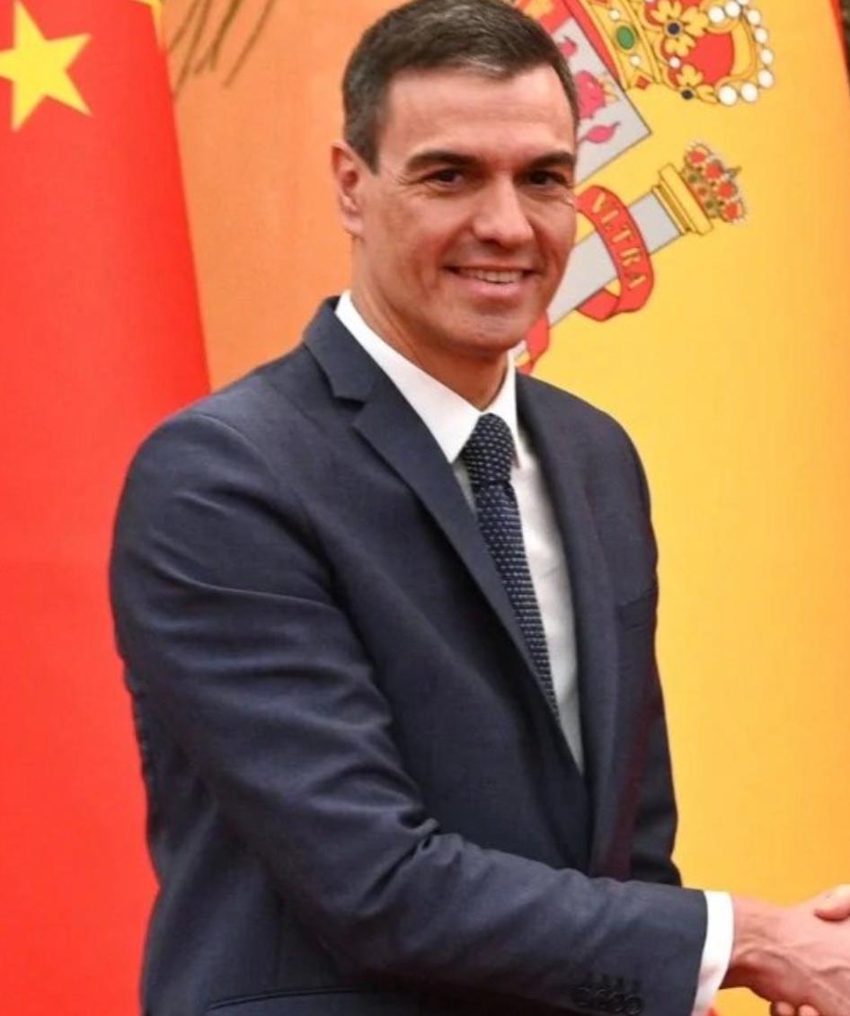 他告诉他们，中国拥有真正的国际影响力，应该利用它来推动国际法，并让这些冲突尽快解