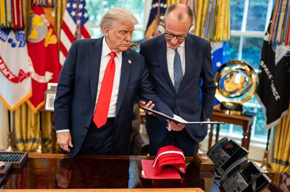 欧洲终于不再迷信美国保护伞，特朗普各种离谱言论轮番上线，硬生生把一众欧洲老牌强国