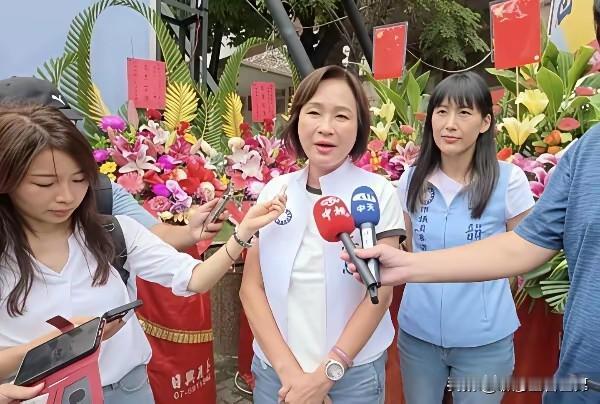柯志恩还是不敢像韩国瑜那样大胆喊出九二共识，大胆说自己是中国人。那么这样的人能成