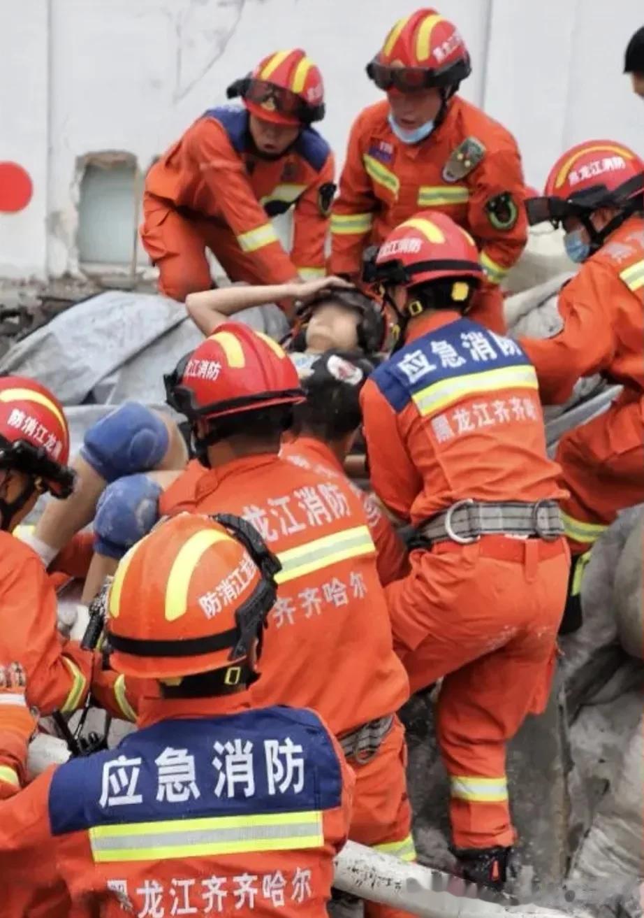 截止今天上午11点，齐齐哈尔某中学遇难人数，已经上升到11人！

事情如此严重，