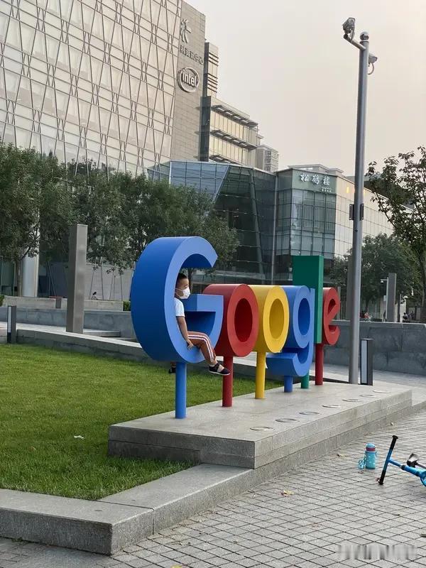 美股里的科技股开始大幅下跌了，像昨晚股价下挫的谷歌、美光等科技股。
实际上，这些