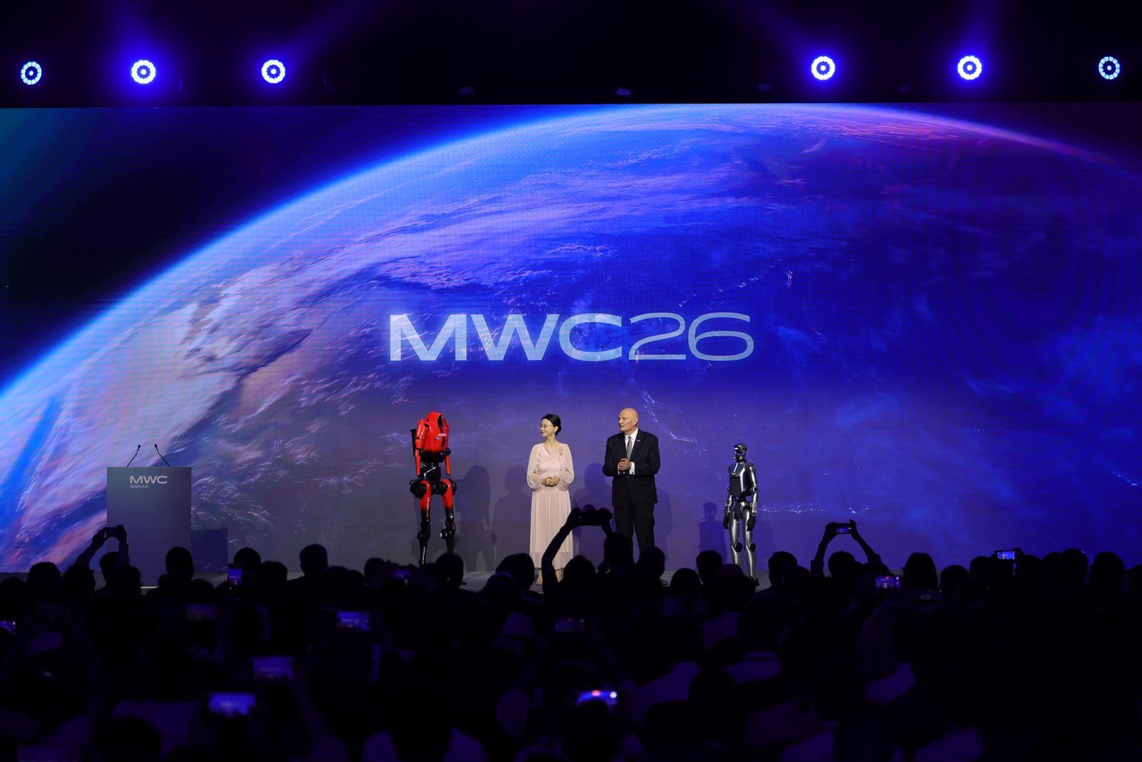 说实话，作为数码博主，MWC26上海最大的惊喜不在展品，而在开场。荣耀机器人闪电