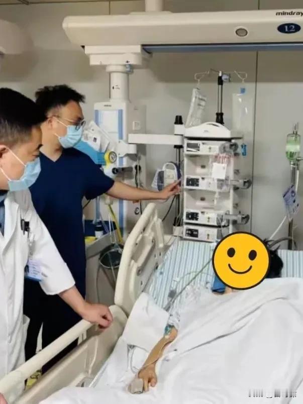 杭州一宝妈阳台晾衣服不慎从16楼坠落奇迹生还

近日，杭州一名35岁的宝妈在家中