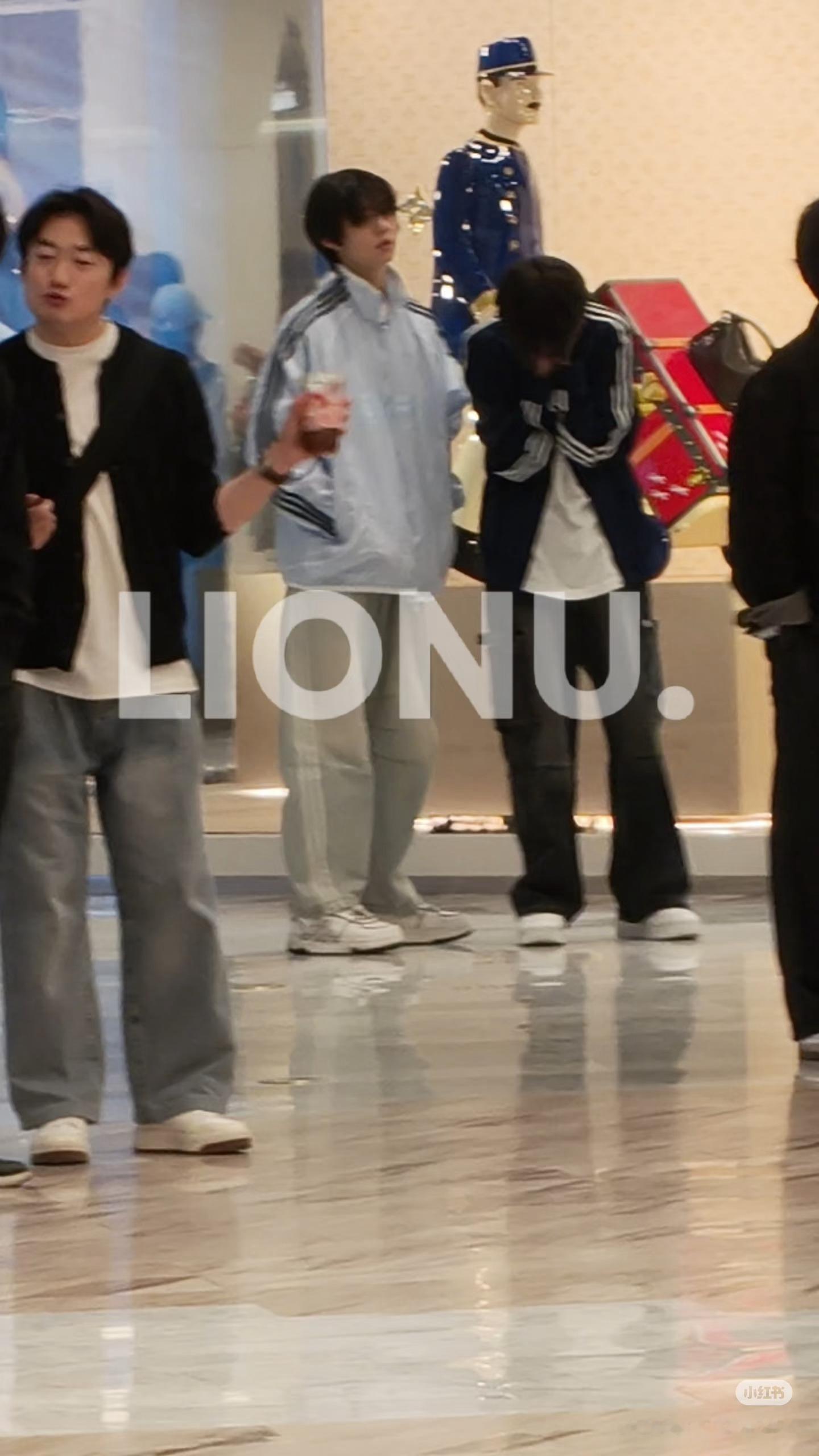 左奇函陈奕恒等王橹杰买香水 