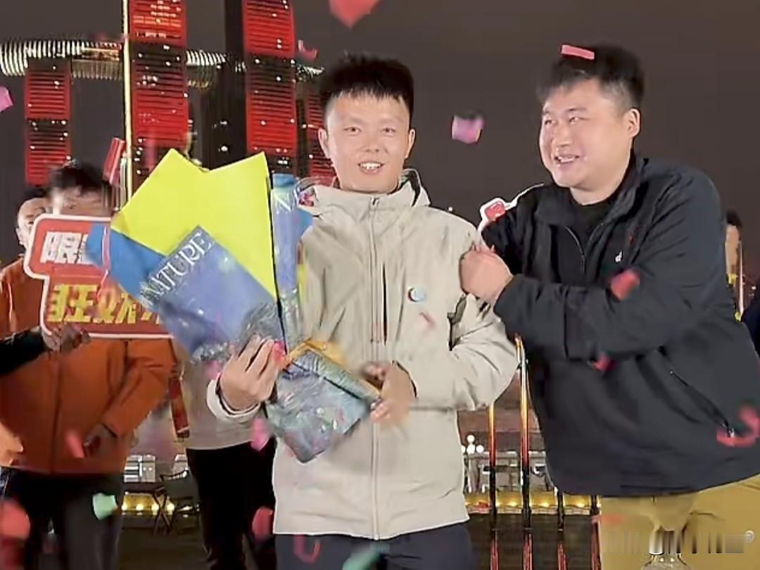 【今日钓鱼快报】昨晚拥有995万抖音粉丝的钓鱼博主吴亚钓鱼8点开始直播，超级大福