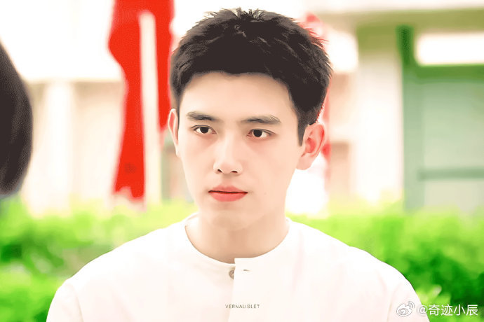 陈飞宇有一双会爱人的眼睛 陈飞宇演的方穆扬太戳人了！眼里的温柔和深情藏都藏不住，