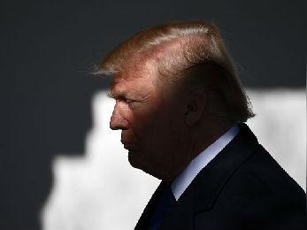 这三个人简直无法无天！当下国际舞台上，特朗普挥舞关税大棒，随心所欲、为所欲为；内