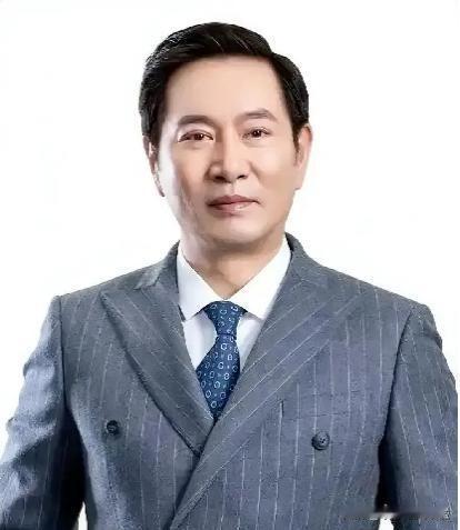 1998年，姚刚拍戏赚了钱，便回大连投资100多万，开一间西餐厅，每天人满为患、