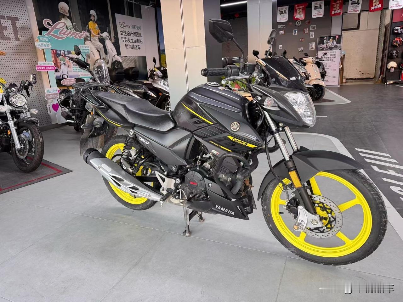 刚到手一台20年雅马哈飞致150，还是前后碟刹的最高配，太香啦！
这飞致150可